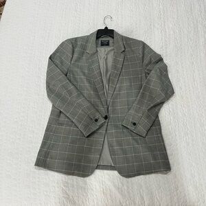 Abercrombie & Fitch gray/white lined plaid jacket